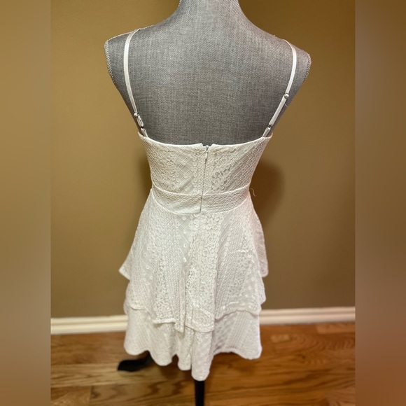 Le Chateau Dress - Picture 4 of 11